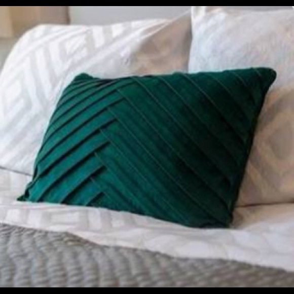 Marlo Lorenz Other - NWT - Lorenz James Pleated Velvet Pillow